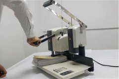 装订机手柄压下去了弹不起来怎么办？